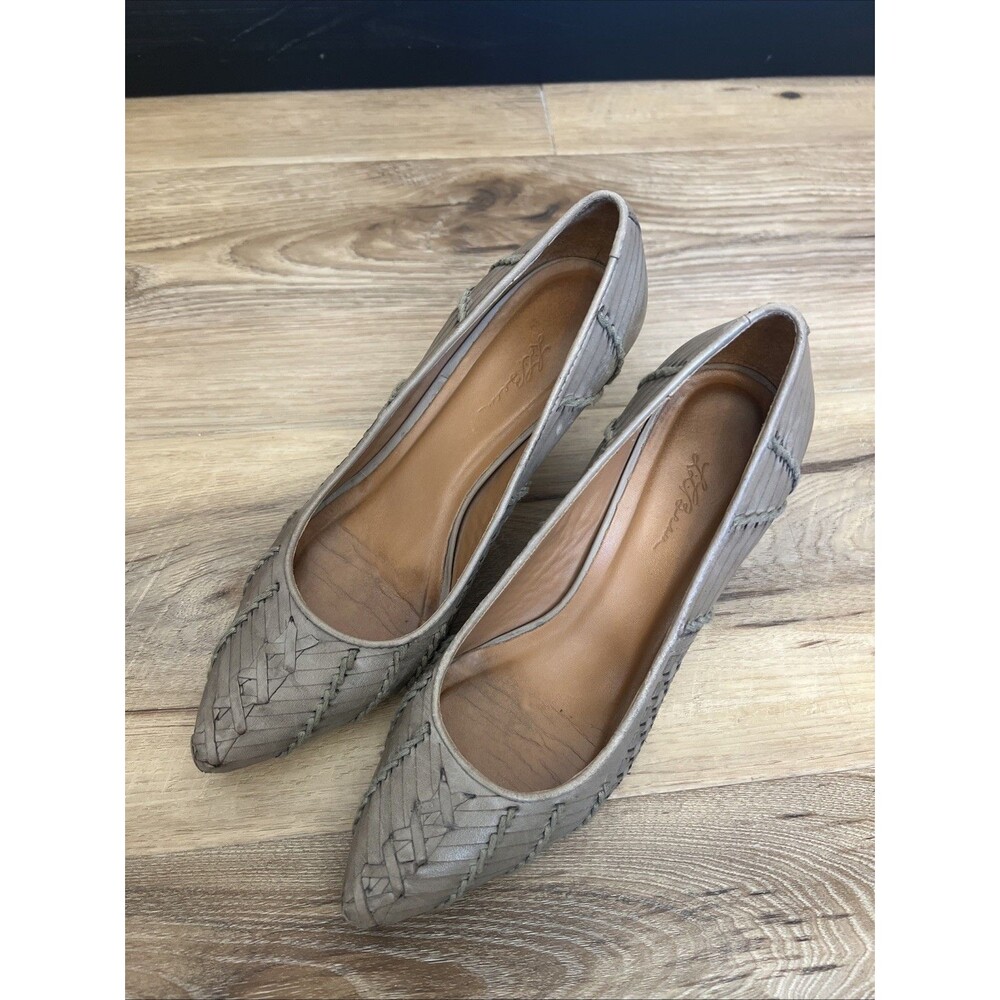 L.L. Bean Womens Signature Woven Leather Pointed Toe‎ Heels Size 7M Beige RARE